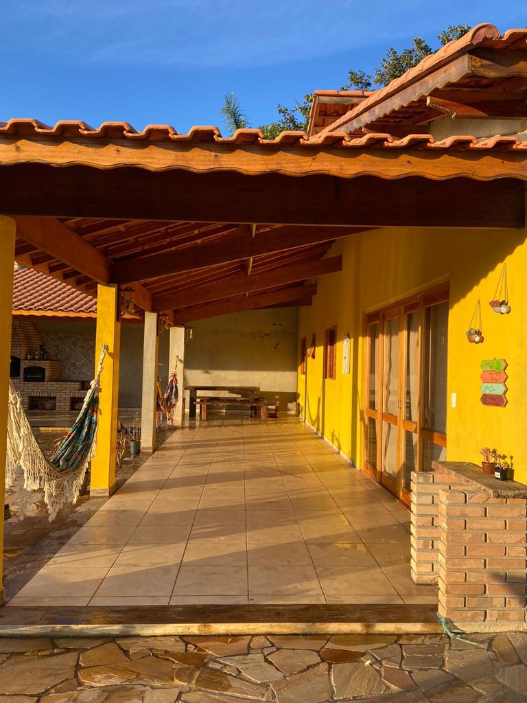 Varanda do Sítio Mandacaru, em Santa Isabel (SP), anunciado no Alugue Sempre